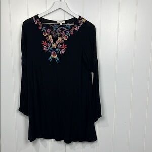 Umgee Womens Mini/Tunic S Black Pullover Long Sleeves Embroidery Floral Detail
